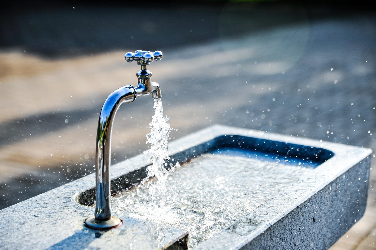 Wie viel Wasser sollte man täglich wirklich trinken?